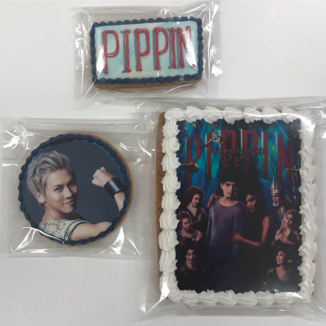 岡田亮輔さんのインスタグラム写真 - (岡田亮輔Instagram)「🎪PIPPIN🎪 本日もマチネ&ソワレ公演ありがとうございました👏👏👏 神谷直樹さんのお客様がお菓子で作ってくれました🤩 めちゃ嬉しい👍 ありがとうございます❗️❗️ 明日は東京千秋楽👑 おもいっきりルイスを楽しみます✨😆✨ #pippin #lewis #ルイス役 #ありがとうございました #神谷直樹 さん #オリジナルお菓子 #嬉しい #大切に頂きます #明日は千秋楽 #楽しみます」6月29日 22時29分 - ryosuke.okada0216