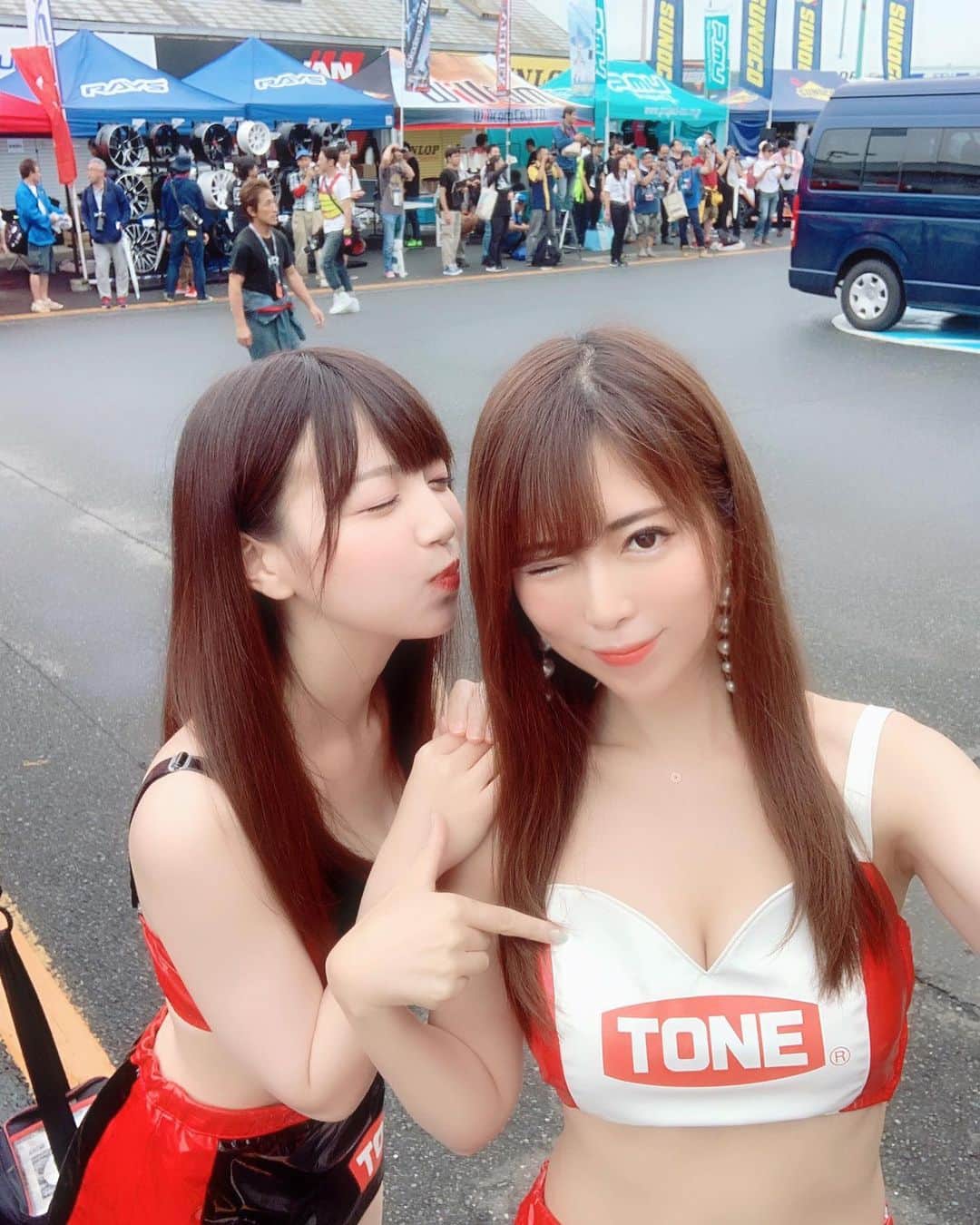 さわいえりさんのインスタグラム写真 - (さわいえりInstagram)「D1GP開幕戦@筑波 決勝は、なんとTONEサポートドライバー対決！  決勝結果は 🥇横井昌志選手✨ 🥈日比野哲也選手✨  カッコよかった〜♪ 1位の横井選手と💕  あいにくの雨ですが、明日もふぁいとー☺️ ・ ・ ・ ・ ・ ・ ・ ・ ・ ・ ・ #D1#D1GP#D1グランプリ#開幕戦#筑波サーキット#TONE#レースクイーン」6月29日 22時29分 - beauty_eri7