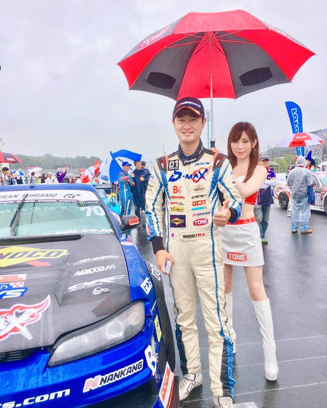 さわいえりさんのインスタグラム写真 - (さわいえりInstagram)「D1GP開幕戦@筑波 決勝は、なんとTONEサポートドライバー対決！  決勝結果は 🥇横井昌志選手✨ 🥈日比野哲也選手✨  カッコよかった〜♪ 1位の横井選手と💕  あいにくの雨ですが、明日もふぁいとー☺️ ・ ・ ・ ・ ・ ・ ・ ・ ・ ・ ・ #D1#D1GP#D1グランプリ#開幕戦#筑波サーキット#TONE#レースクイーン」6月29日 22時29分 - beauty_eri7