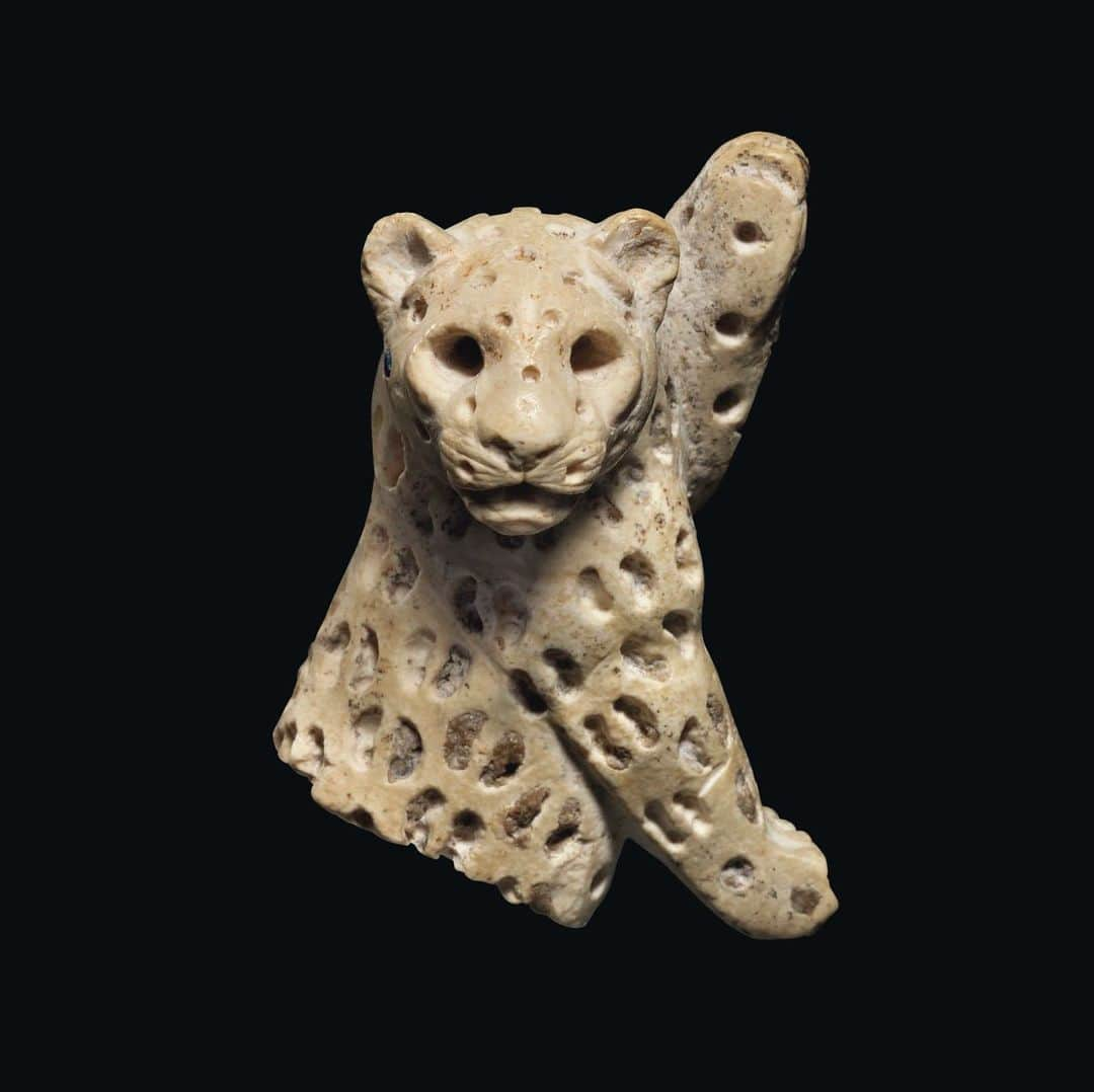 クリスティーズさんのインスタグラム写真 - (クリスティーズInstagram)「Saturday #Caturday – This limestone cat is thought to be an Arabian leopard, once found throughout the Arabian Peninsula and the Sinai but is now critically endangered 😿 😿 😿⠀ .⠀ A Mesopotamian Inlaid Limestone Leopard. Late Uruk-Jemdet Nasr Period, c. 3300-2900 B.C. Estimate: £150,000-250,000.⠀ .⠀ Antiquities – 3 July at Christie's London.⠀ .⠀ #art #artist #artwork #leopard #sculpture #cat #cats #catsofinstagram #mesopotamian #limestone」6月29日 22時29分 - christiesinc