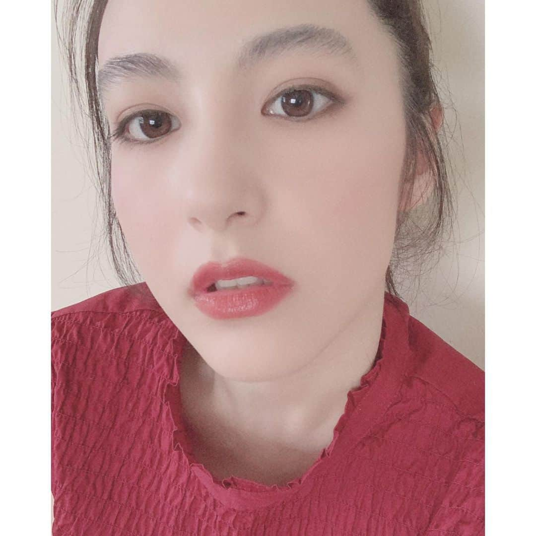 佐生雪のインスタグラム：「👄 #overdrawnlips #selfie #lips」