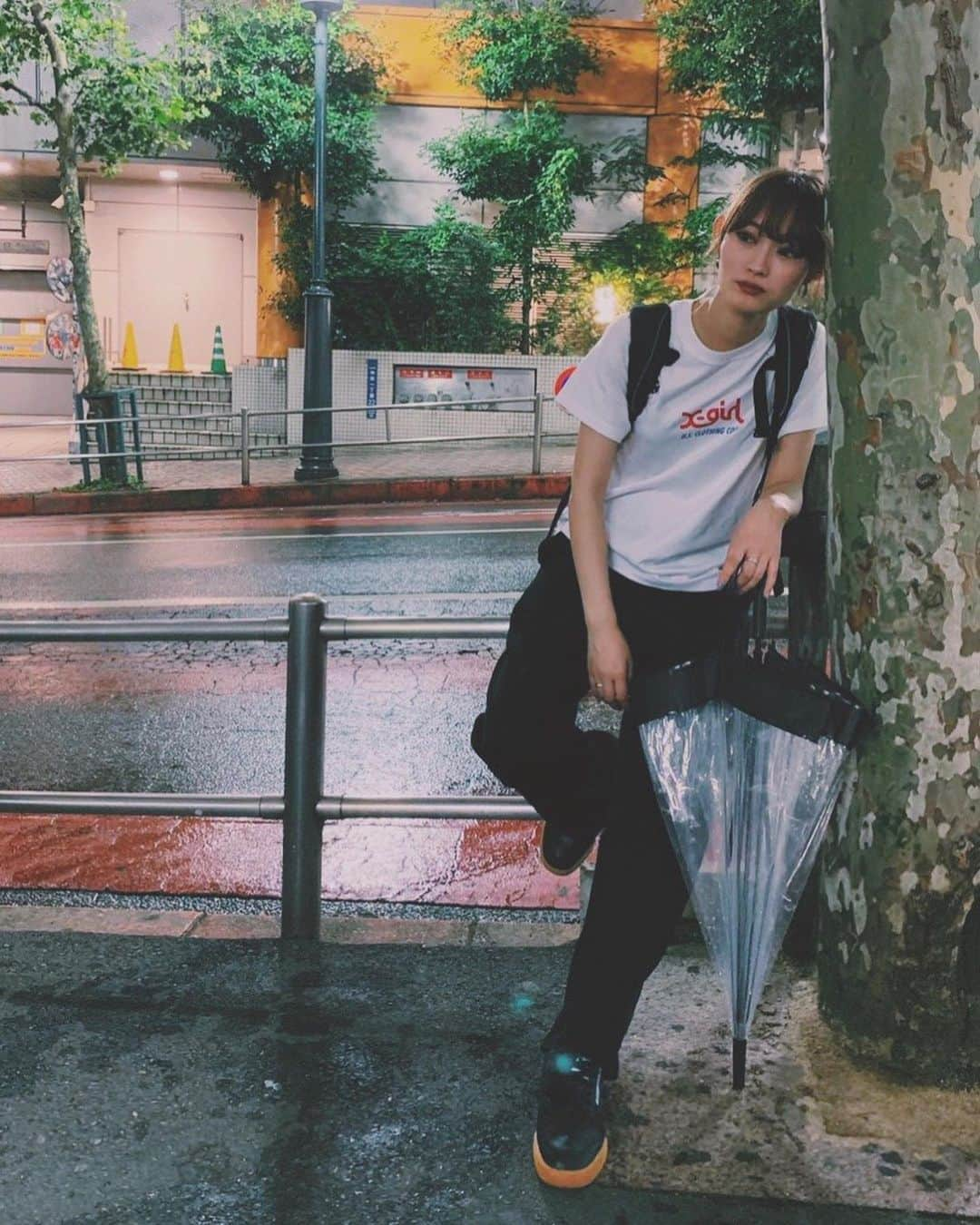 minan (lyrical school)さんのインスタグラム写真 - (minan (lyrical school)Instagram)「#雨の日 🌂﻿ ﻿ このスニーカー、かわいいうえに、ちょっとの雨ならなんのそのです 偉すぎ~🗽⭐︎⭐︎﻿ ﻿  #reebok #リーボック #sneakers #スニーカー﻿ #xgirl #ootd #私服」6月29日 22時23分 - _manybooks_