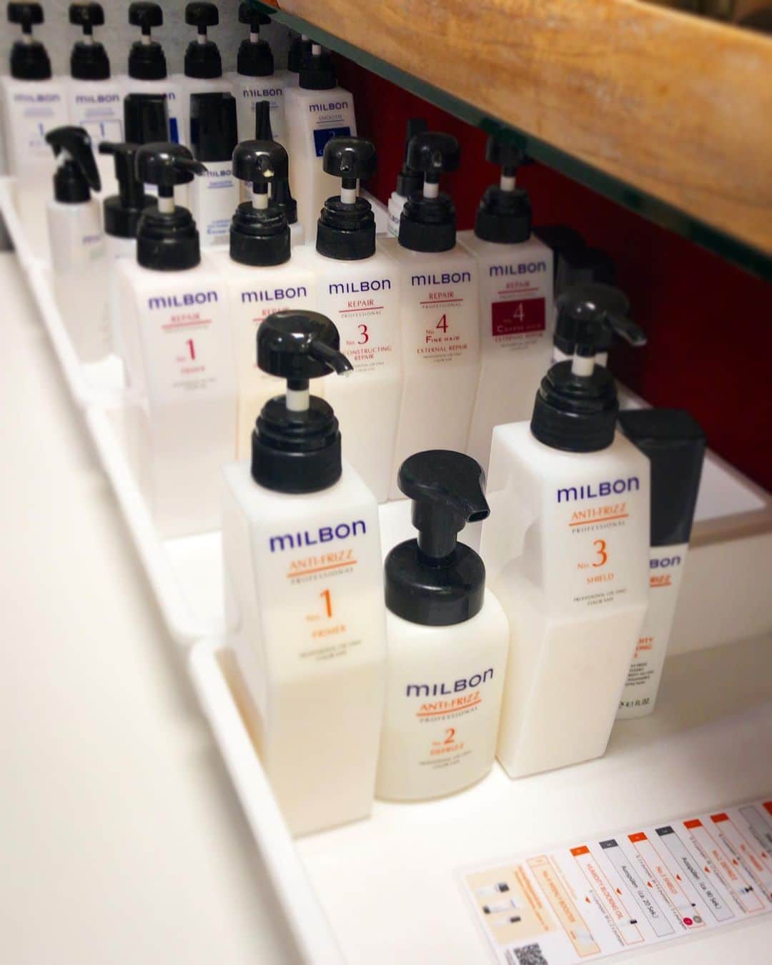 "milbon"（ミルボン）のインスタグラム：「Discover Global Milbon at a  Germany 🇩🇪 ✨  ドイツ デュッセルドルフの 美容院でも グローバルミルボンが大好評です✨  #グローバルミルボン #globalmilbon #ミルボン #milbon #Shampoo#Treatment#シャンプー#トリートメント#Germany #ドイツ #ヘアケア #haircare」