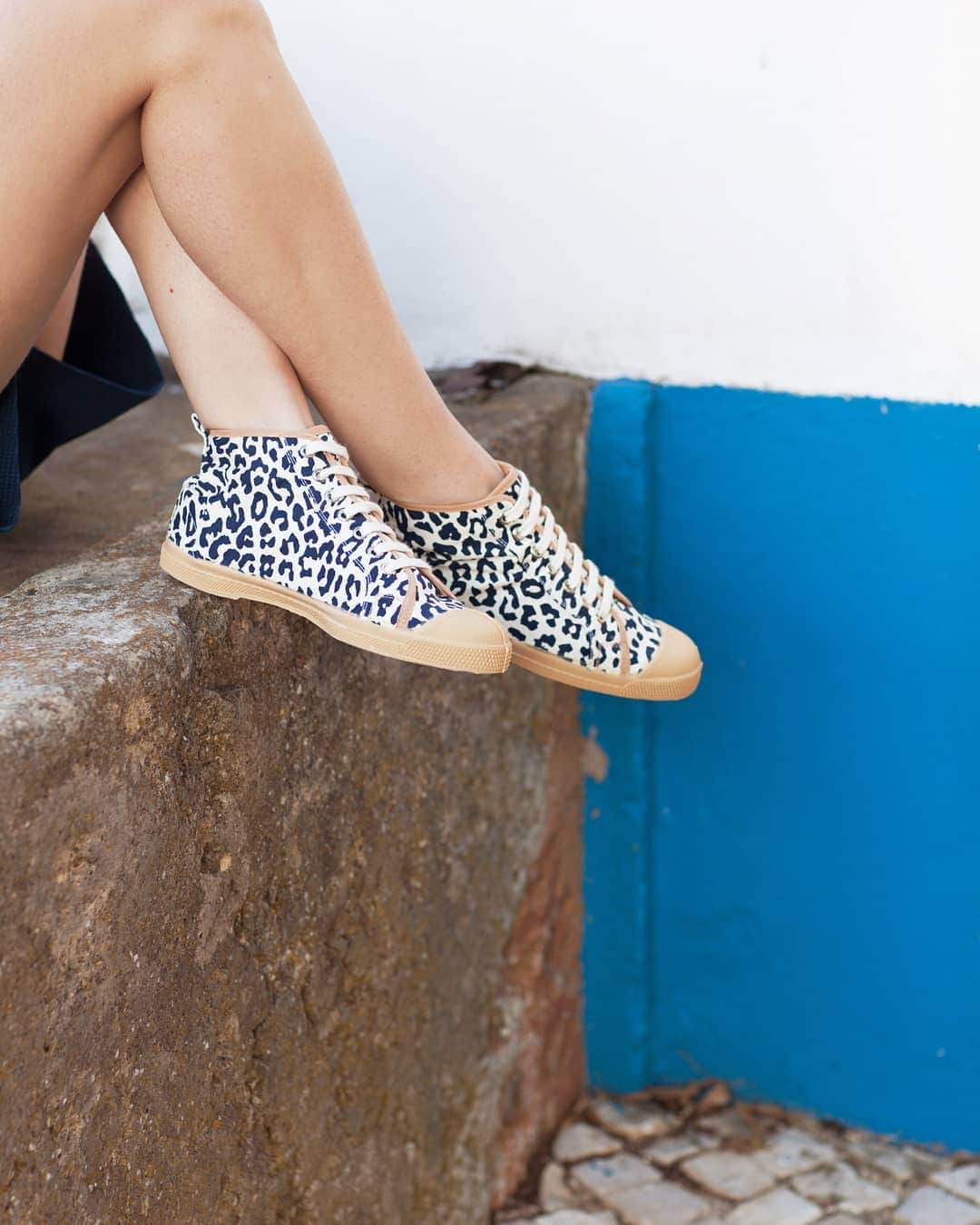 ベンシモンのインスタグラム：「Tips du jour : nos tennis panthère favorites font aussi partie de la sélection soldée ! Soldes : profitez de -40% sur une sélection mode, tennis et chaussures ! Livraison offerte dès 50€ d’achats et retours gratuits 😉 🇬🇧 Tips of the day: our panther tennis shoes also are in the sales selection! Sales: enjoy 40% off on a fashion selection, tennis shoes and shoes! Free delivery to France from €50 of purchase 😉 #bensimon #PE19 #soldes #sales」