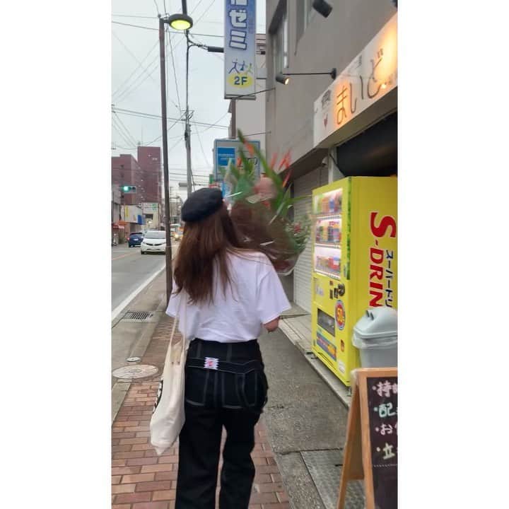 のインスタグラム：「えーっと・・・ ・ ・ ・ ・ サプライズの結果① ・ ・ ・ ・ 第一声が、「まぢ○○○この人〜〜〜〜〜！」だった🤣🤣🤣🤣🤣wwwww(Movie見てね🤣) ・ ・ ・ ・ なんのサプライズだったかはMovie②🎬で😆 ・ ・ ・ #福岡 #fukuoka #サプライズ」