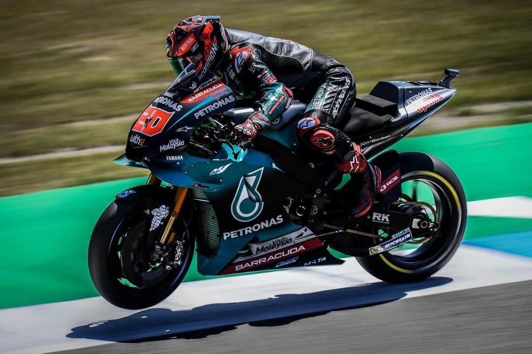 MotoGPさんのインスタグラム写真 - (MotoGPInstagram)「Another pole in the bag for the rookie! 💪 // How far can @fabioquartararo20 go in the race tomorrow? 💨 #DutchGP 🇳🇱 #FQ20 #MotoGP #Motorcycle #Racing #Motorsport」6月29日 22時33分 - motogp