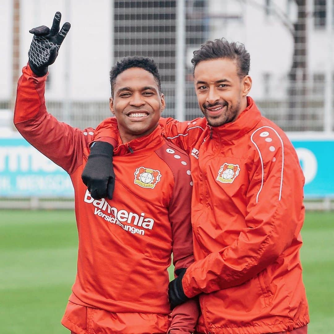 バイエル・レバークーゼンさんのインスタグラム写真 - (バイエル・レバークーゼンInstagram)「Two days until they’re back! ⚫️🔴✌️ #Bayer04 #Werkself」6月29日 22時33分 - bayer04fussball