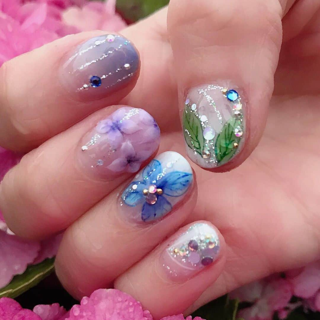 RinRinさんのインスタグラム写真 - (RinRinInstagram)「紫陽花ネイル💅🏻💠💜💙大好きの @tiito_nails の @maikoisomura にデザインした 雨☔️のあじさいネイル💖 素敵すぎ😩✨ Hydrangea Nails 💅🏻💠💜💙 awesome nails by my favorite nailist, @maikoisomura of @tiito_nails ♪ Rainy ☔️ hydrangea nails💖 love it so much 😩✨ . . 💅🏻 #rinrindollnails . . #rinrindoll #tiitonails #tokyonailsalon #futakotamagawanailsalon #japanesenailart #japanesenailsalon #japanesenail #japanesegelnails #gelnails #hydrangeanail #flowernails #東京ネイルサロン #二子玉川ネイルサロン #ジェルネイル #紫陽花ネイル #あじさいネイル #お花ネイル #ネイルアート」6月29日 22時40分 - rinrindoll