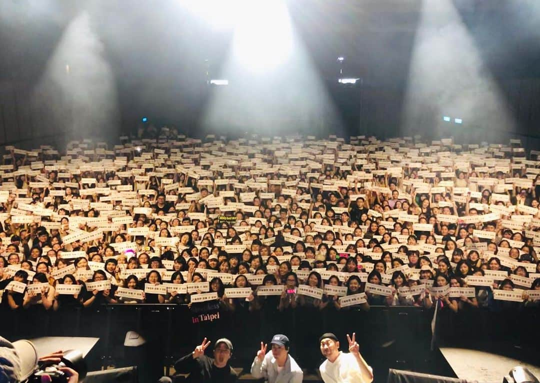 TABLO さんのインスタグラム写真 - (TABLO Instagram)「Epik High in TAIPEI 🖤 You were so beautiful tonight, Taipei!!! Thank you so much!!! #오늘밤엔잠들수있어 #epikhightour2019 #taipei #타이베이 #epikhigh #에픽하이」6月29日 22時41分 - blobyblo