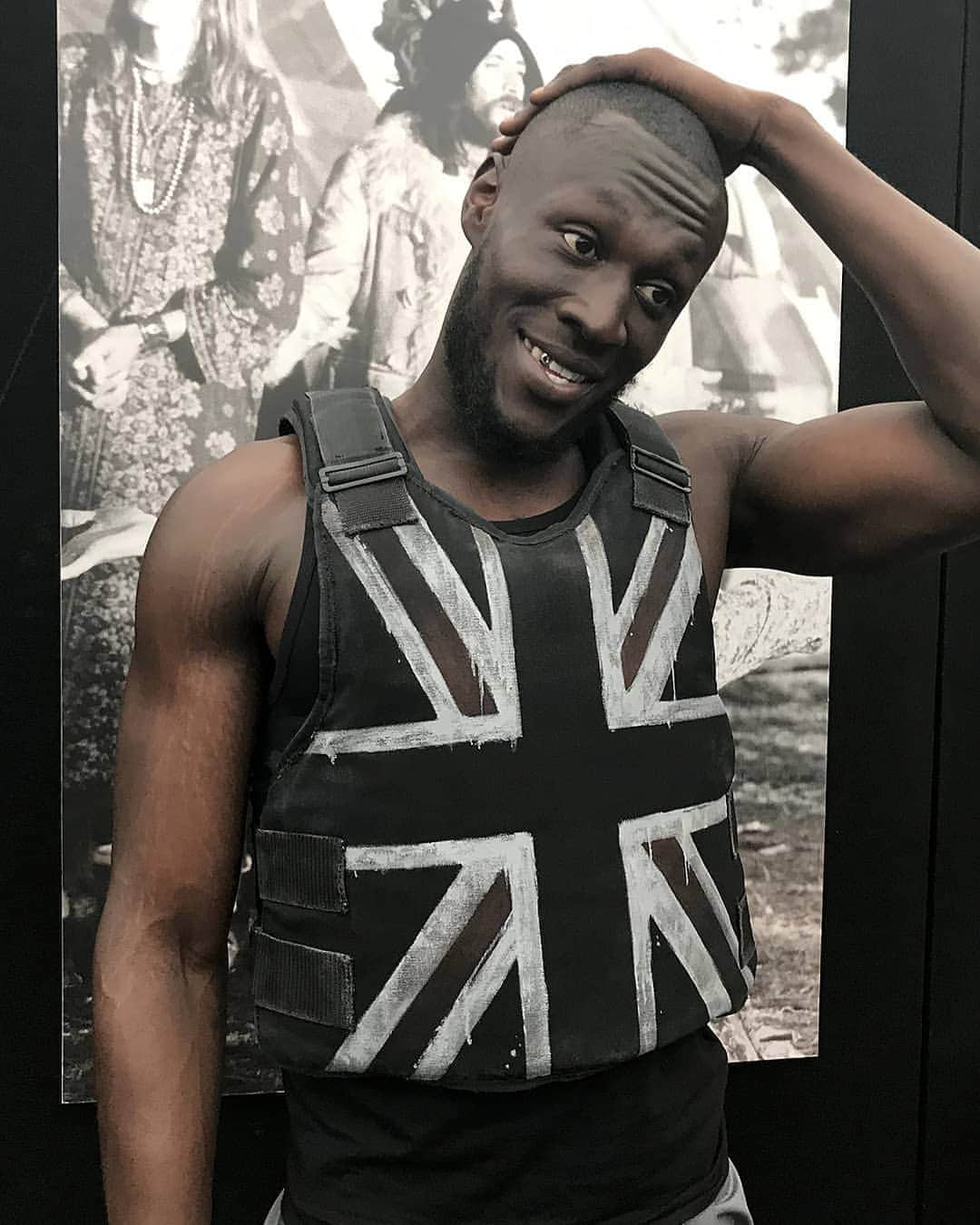 バンクシーのインスタグラム：「. I made a customised stab-proof vest and thought - who could possibly wear this?  Stormzy at Glastonbury.」