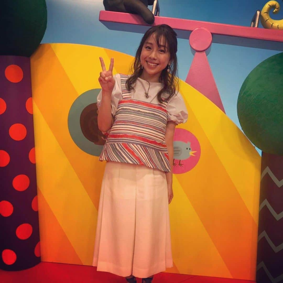 鈴木あきえさんのインスタグラム写真 - (鈴木あきえInstagram)「NHK #すくすく子育て  スタジオ衣装は ・トップス→UNITED ARROWS ・ビスチェ→Limitless Luxury ・パンツ→Mila Owen  さんのでした⭐️ 観てくださった方々 ありがとうございます😊  今回のテーマは 『産後 心と身体の不調』。 ママの皆さんは 感じたことはありますか❓  私も産後は すごく幸せな気持ちとともに  身体の痛みや、 初めてのことだらけに不安な気持ちもあったりで 心が忙しかった気がします。  スタジオで ご自身の経験を話してくださったママさん、パパさん、 そして 番組アンケートに答えてくださった 方々、 どうもありがとうございました✨  きっとこの先も 母親として、 1人の人間として、 色んな壁にぶつかるとことがあると思いますが  ゆっくりゆっくり 一つ一つ、 自分自身も成長していけたらなと 思います✨  #男の子ママ #生後9ヶ月 #街ですれ違うママさん達に勝手に親近感 #今日も1日お疲れ様でした #明日も素敵な日曜日を💕」6月29日 22時55分 - akiesuzuki0312