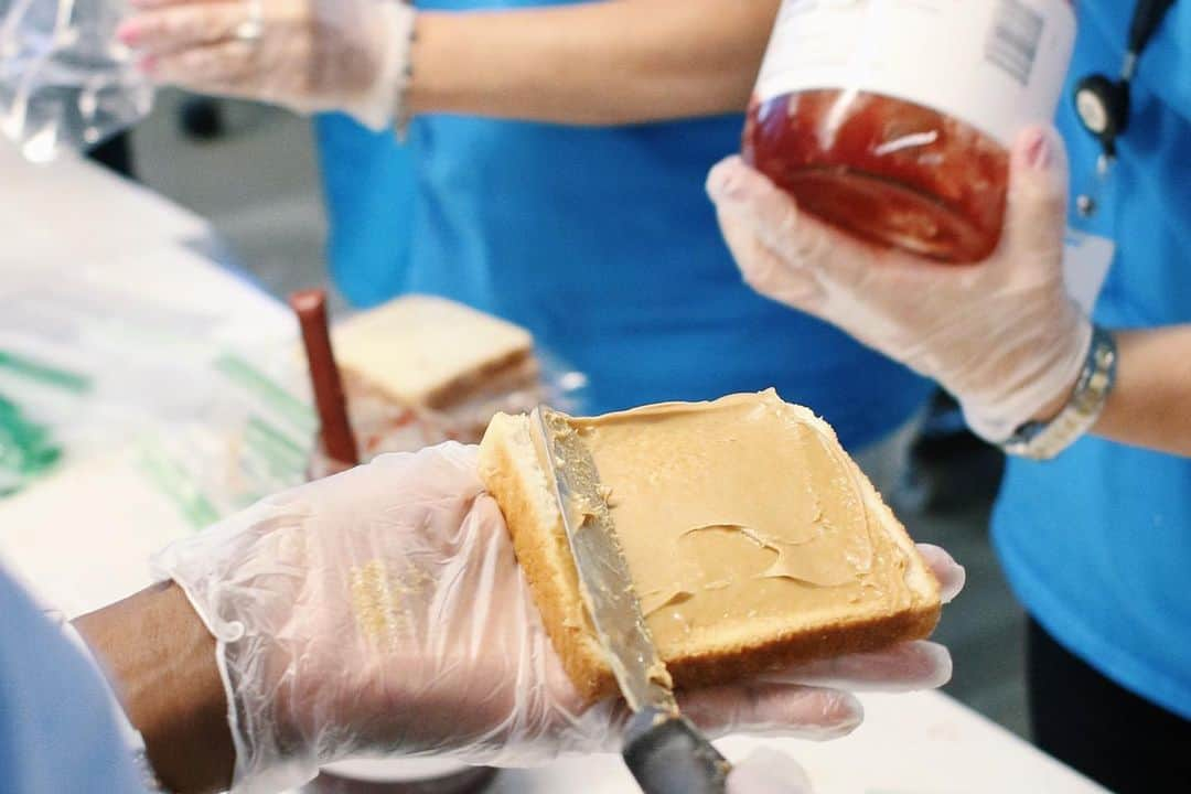 Subaru of Americaさんのインスタグラム写真 - (Subaru of AmericaInstagram)「Today we are celebrating for the third year, #SubaruAmbassadorDayOfCaring where our Subaru Ambassadors are doing something good in the world. Yesterday, our Subaru employees helped make & pack over 1,000 sandwiches that will be donated to Cathedral Kitchen in Camden, NJ. How do you get involved in your community? #SubaruLovestoHelp」6月29日 22時52分 - subaru_usa