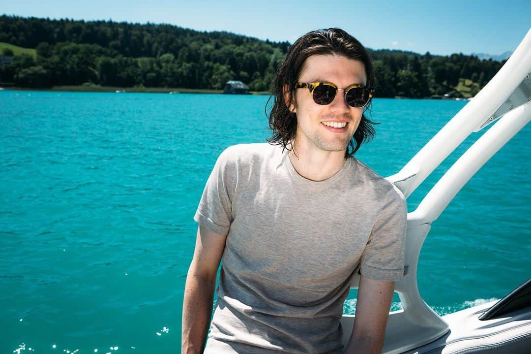 ジェームズ・ベイさんのインスタグラム写真 - (ジェームズ・ベイInstagram)「A beautiful morning on a beautiful lake, being very pale 😎 📷 @jonstonevideo」6月29日 23時04分 - jamesbaymusic