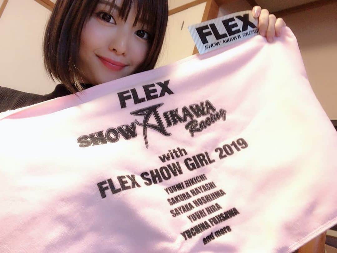 比良祐里のインスタグラム：「明日開催されるTGRラリーチャレンジin渋川の前夜祭にチームの皆さんと参加してきました✨ 小渕議員とも写真撮らせて頂けて光栄です☺️！ その後のご飯会では恒例のおにぎりも…＼(　´ω`　)／ 明日は一緒にFLEX SHOW AIKAWA RACINGの応援よろしくお願い致します💓  ちなみに明日は物販もやりますよー( *´꒳`* )タオルはなんとFLEXGIRLの名前も入ってる新バージョン💪 ステッカーもチタン風デザインでかっこいいです😎✨ セットで3,500円なので是非こちらもよろしくお願いします！  明日晴れますように…🙄☀️ #FLEX #FLEXGIRL #TGRラリーチャレンジ #ラリーチャレンジin渋川」