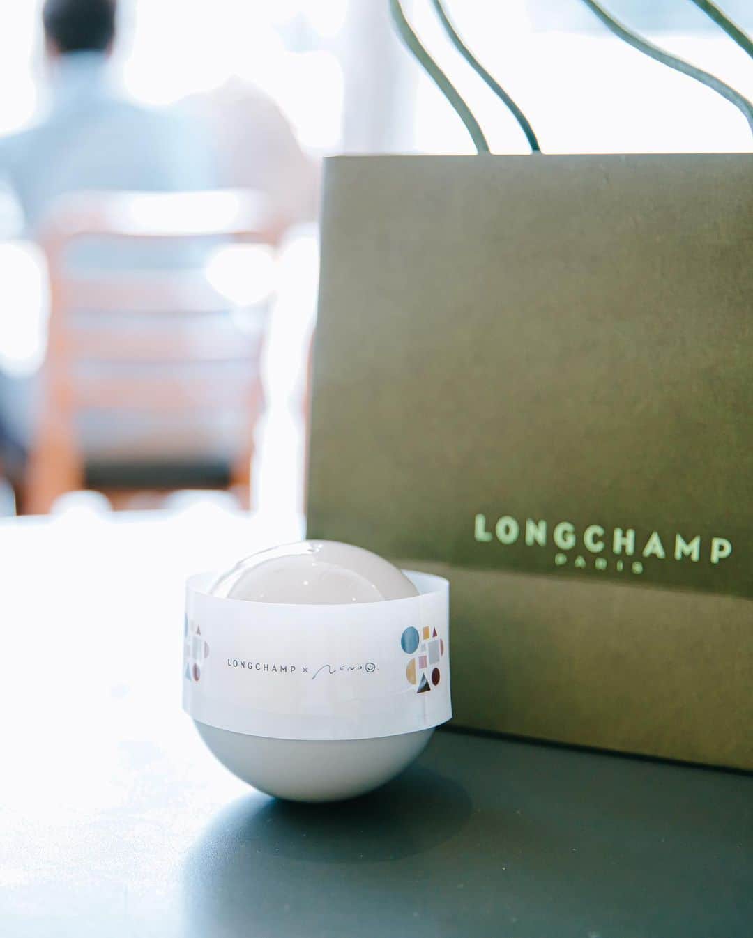 6151さんのインスタグラム写真 - (6151Instagram)「Longchamp x nendo｜LE PLIAGE﻿ ﻿ ロンシャンのル プリアージュが﻿ nendoとコラボした限定バッグを発売﻿ ということで、表参道のイベントへ。﻿ ﻿ わたしのバッグは円錐型のコーン。﻿ グレーとホワイトレザーの三角かわいい。 ﻿ #ロンシャン #Longchamp﻿ #longchampxnendo」6月29日 22時57分 - 6151