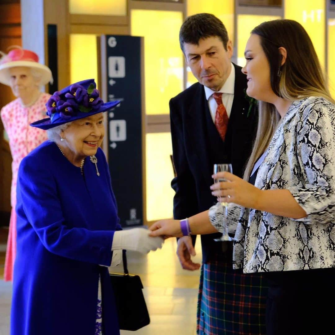 クラレンス邸さんのインスタグラム写真 - (クラレンス邸Instagram)「Today The Queen, joined by The Duke of Rothesay, marked the 20th Anniversary of the Scottish Parliament. #ScotParl20  During a speech, Her Majesty said: “Twenty years on, this chamber continues to be at the centre of Scottish life, as an important forum to engage and unite diverse communities and also a home for passionate debate and discussion." Following the ceremonial proceedings, Her Majesty and HRH met guests at a reception, including young Scots and ‘1st July babies’ - children born on the day of the opening of the Scottish Parliament. #HolyroodWeek2019  See more @theroyalfamily 📸 2 & 5: PA」6月29日 22時59分 - clarencehouse