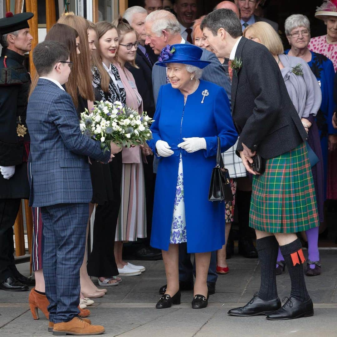 クラレンス邸さんのインスタグラム写真 - (クラレンス邸Instagram)「Today The Queen, joined by The Duke of Rothesay, marked the 20th Anniversary of the Scottish Parliament. #ScotParl20  During a speech, Her Majesty said: “Twenty years on, this chamber continues to be at the centre of Scottish life, as an important forum to engage and unite diverse communities and also a home for passionate debate and discussion." Following the ceremonial proceedings, Her Majesty and HRH met guests at a reception, including young Scots and ‘1st July babies’ - children born on the day of the opening of the Scottish Parliament. #HolyroodWeek2019  See more @theroyalfamily 📸 2 & 5: PA」6月29日 22時59分 - clarencehouse