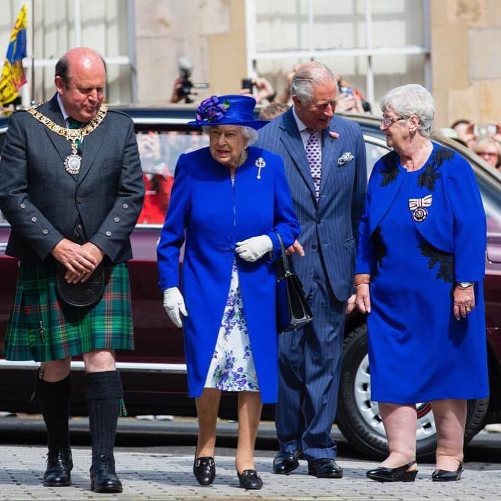 クラレンス邸さんのインスタグラム写真 - (クラレンス邸Instagram)「Today The Queen, joined by The Duke of Rothesay, marked the 20th Anniversary of the Scottish Parliament. #ScotParl20  During a speech, Her Majesty said: “Twenty years on, this chamber continues to be at the centre of Scottish life, as an important forum to engage and unite diverse communities and also a home for passionate debate and discussion." Following the ceremonial proceedings, Her Majesty and HRH met guests at a reception, including young Scots and ‘1st July babies’ - children born on the day of the opening of the Scottish Parliament. #HolyroodWeek2019  See more @theroyalfamily 📸 2 & 5: PA」6月29日 22時59分 - clarencehouse