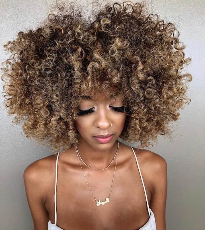 CosmoProf Beautyさんのインスタグラム写真 - (CosmoProf BeautyInstagram)「Raise your hand if you have a curl crush🙋‍♀️🙋‍♂️😍 ✨ Curl transformation by Artistic Team Member @leysahairandmakeup who used @schwarzkopfusa , @olaplex and @devacurl products to achieve this look➰. ✨ Save 40% on DevaCurl Curly Kits at #cosmoprofbeauty where you are #licensedtocreate . . #repost #devacurl #schwarzkopfprofessional #olaplexlove #curlynatural #curlyhairstyle #curlyhairstyles #naturalcurls #naturalhairstyle #texturedhair」6月29日 23時00分 - cosmoprofbeauty