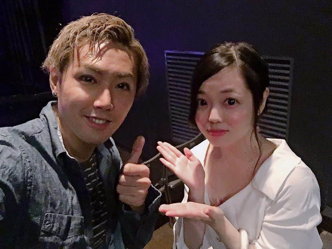 松永一哉さんのインスタグラム写真 - (松永一哉Instagram)「FaceOfTails本日も終演🦊 ご来場頂きありがとうございました☺️ お手紙💌やプレゼント🎁 そしてとても綺麗でおかわ💕なお花もありがとうございます😊  皆さんのお陰であと2公演となりました。 千秋楽までスカイ、そしてシエロのメンバーを宜しくお願い致します🤲  今日のお写真は観た方なら分かる「俺(江口一弥)の大切な仲間達スカイメンバー」「小山内、ミオ、ミツル」  そしてAReA63のるな、うちの親父とお袋が観に来てくれました☺️ #faceoftails #act #dance #straightplay #stage #sky」6月29日 23時00分 - kazuya_matsunaga