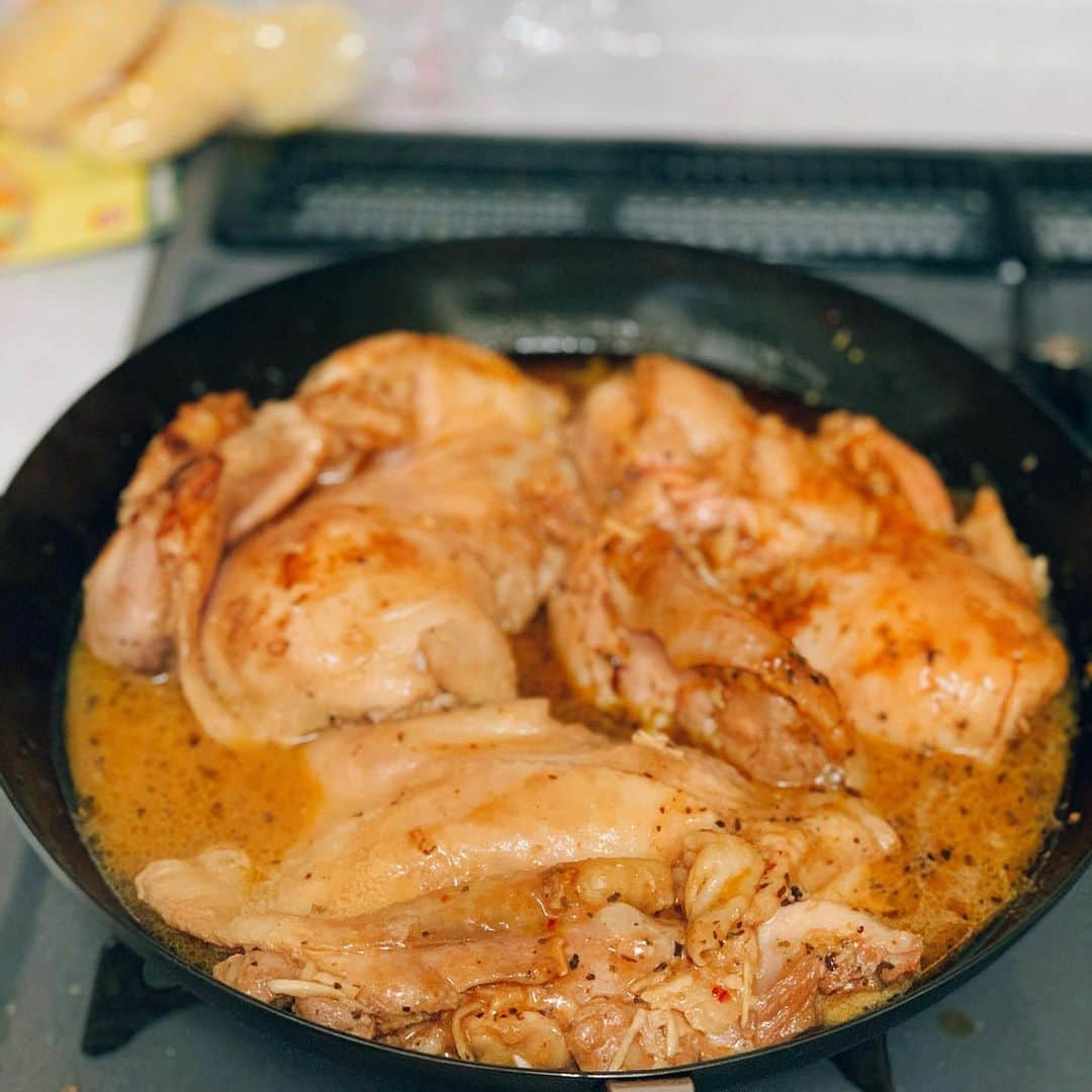 クリス・ハートさんのインスタグラム写真 - (クリス・ハートInstagram)「#料理タイム #レシピがないけど #WingingIt 🐓 🍗」6月29日 14時14分 - chrishart_official