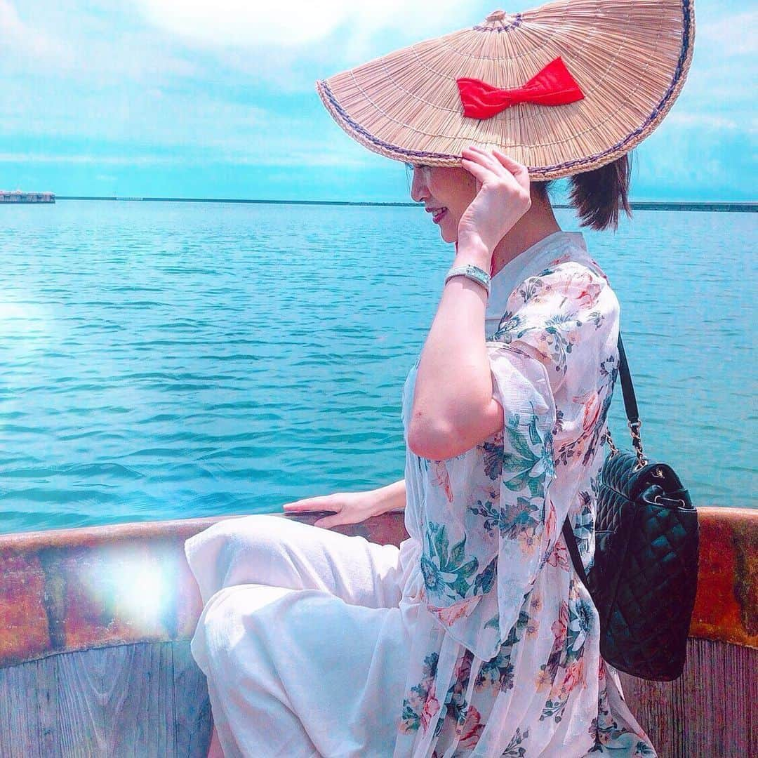 清水彩子さんのインスタグラム写真 - (清水彩子Instagram)「佐渡にお出掛け🚢 新潟にもこんなに綺麗な所があったんだ🐳 久しぶりに乗ったたらい舟楽しかったぁ🌟  #虫谷の入江 は夏になったら潜ってみたいな🏖  #佐渡#sado#佐渡ヶ島 #力屋観光汽船 #たらい舟 #モーターボート #青の洞窟 #新潟旅行 #海 #島 #旅女 #佐渡インスタ映え #新潟さんぽ🌸」6月29日 14時16分 - ayakosugar