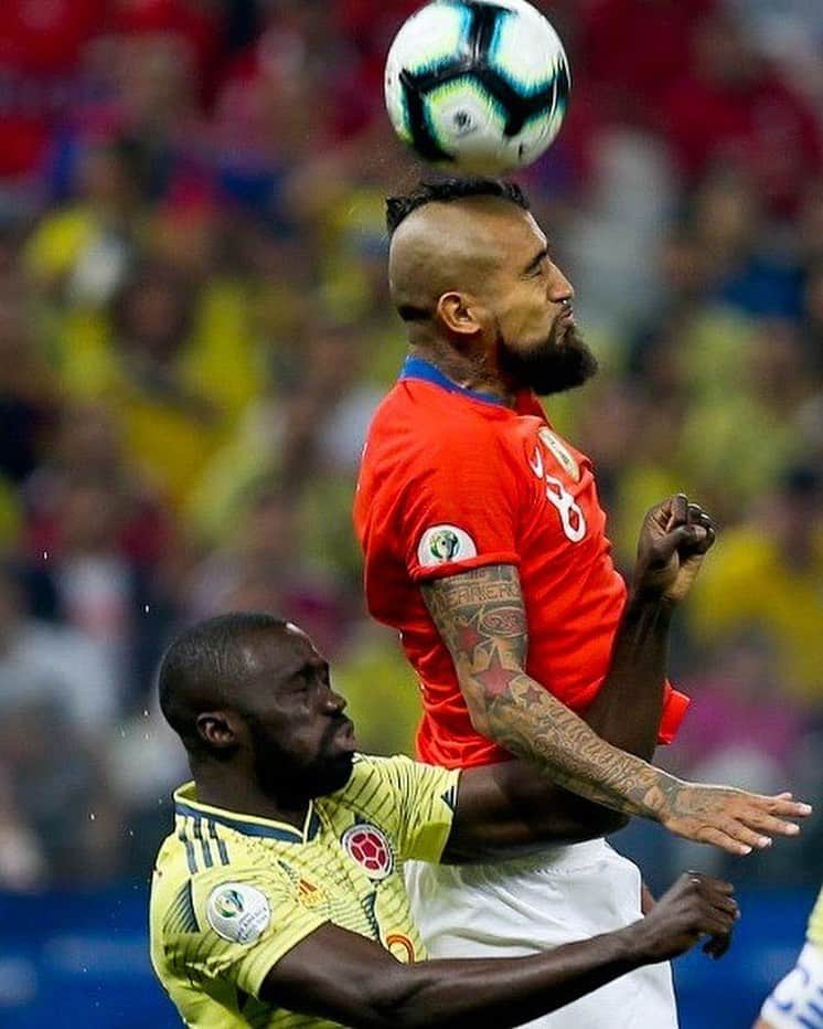 FCバルセロナさんのインスタグラム写真 - (FCバルセロナInstagram)「🏆 @copaamerica 🇦🇷 @leomessi & 🇨🇱 @kingarturo23oficial advance to semis 👍 ¡Felicidades! 📷 @afaseleccion @laroja」6月29日 14時17分 - fcbarcelona