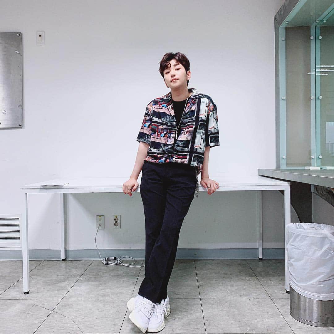 DINDINのインスタグラム：「우리 매니저 찬송이: “형! 엄청 길게 나와요!!” #고맙다 #찬송아 #고생이많아 #딘딘 #즐거운토요일」