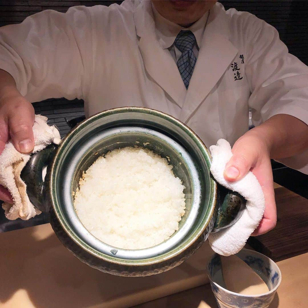 岡田育さんのインスタグラム写真 - (岡田育Instagram)「White Rice Paradise... #ginzawatanabe #銀座渡邉 #ginza #tokyo #japan #japanesecuisine #kaisekicuisine . . 一皿目からフルーツトマト！ わいわい。白米に情熱の薄いわたくしですがここの卵かけご飯は美味しかった。器も一つ一つ素敵ですよね。」6月29日 14時29分 - okadaic