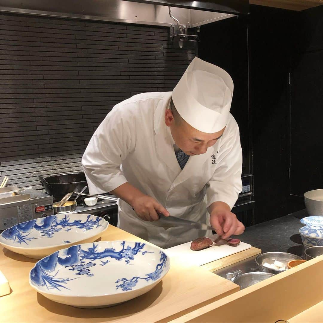 岡田育さんのインスタグラム写真 - (岡田育Instagram)「White Rice Paradise... #ginzawatanabe #銀座渡邉 #ginza #tokyo #japan #japanesecuisine #kaisekicuisine . . 一皿目からフルーツトマト！ わいわい。白米に情熱の薄いわたくしですがここの卵かけご飯は美味しかった。器も一つ一つ素敵ですよね。」6月29日 14時29分 - okadaic