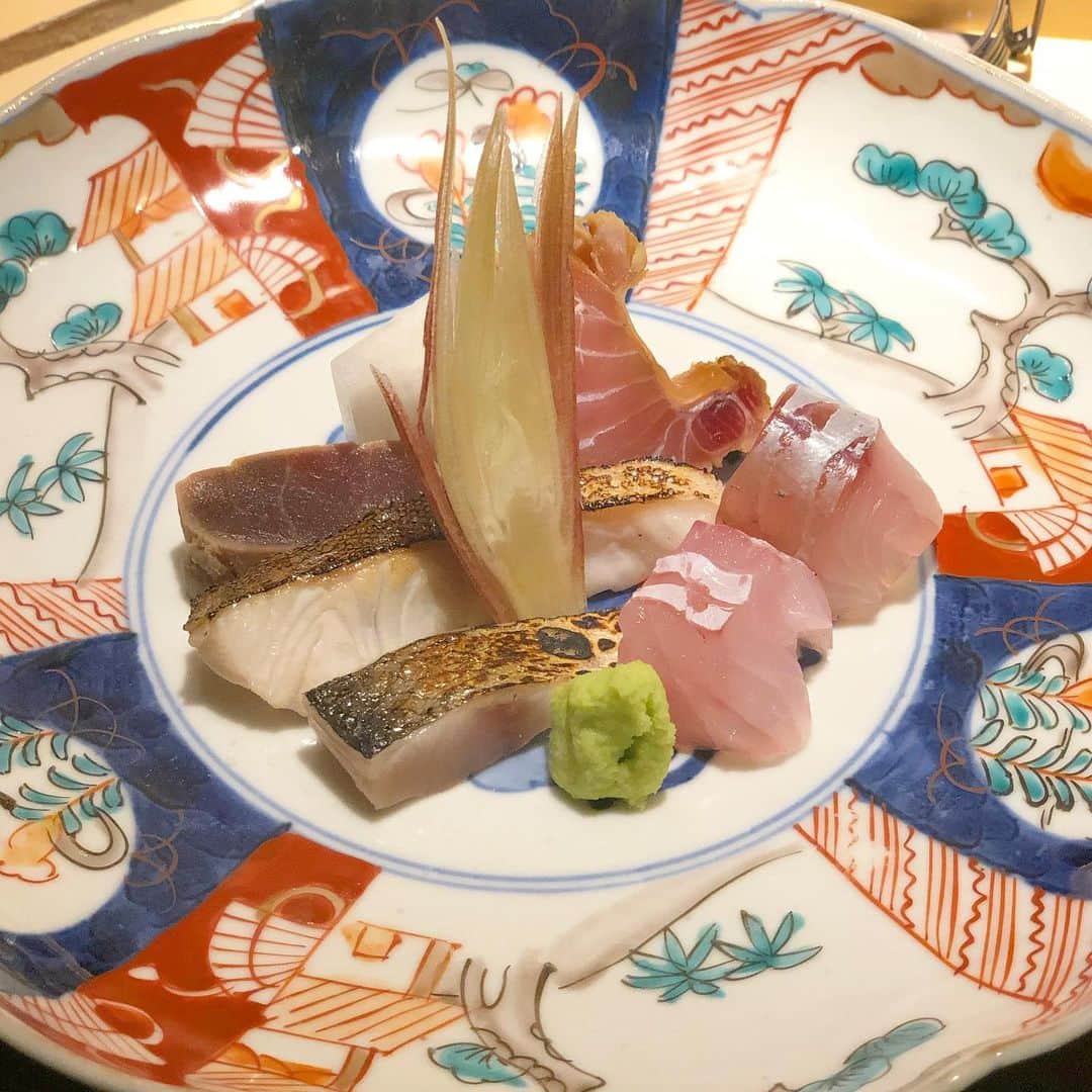 岡田育さんのインスタグラム写真 - (岡田育Instagram)「White Rice Paradise... #ginzawatanabe #銀座渡邉 #ginza #tokyo #japan #japanesecuisine #kaisekicuisine . . 一皿目からフルーツトマト！ わいわい。白米に情熱の薄いわたくしですがここの卵かけご飯は美味しかった。器も一つ一つ素敵ですよね。」6月29日 14時29分 - okadaic