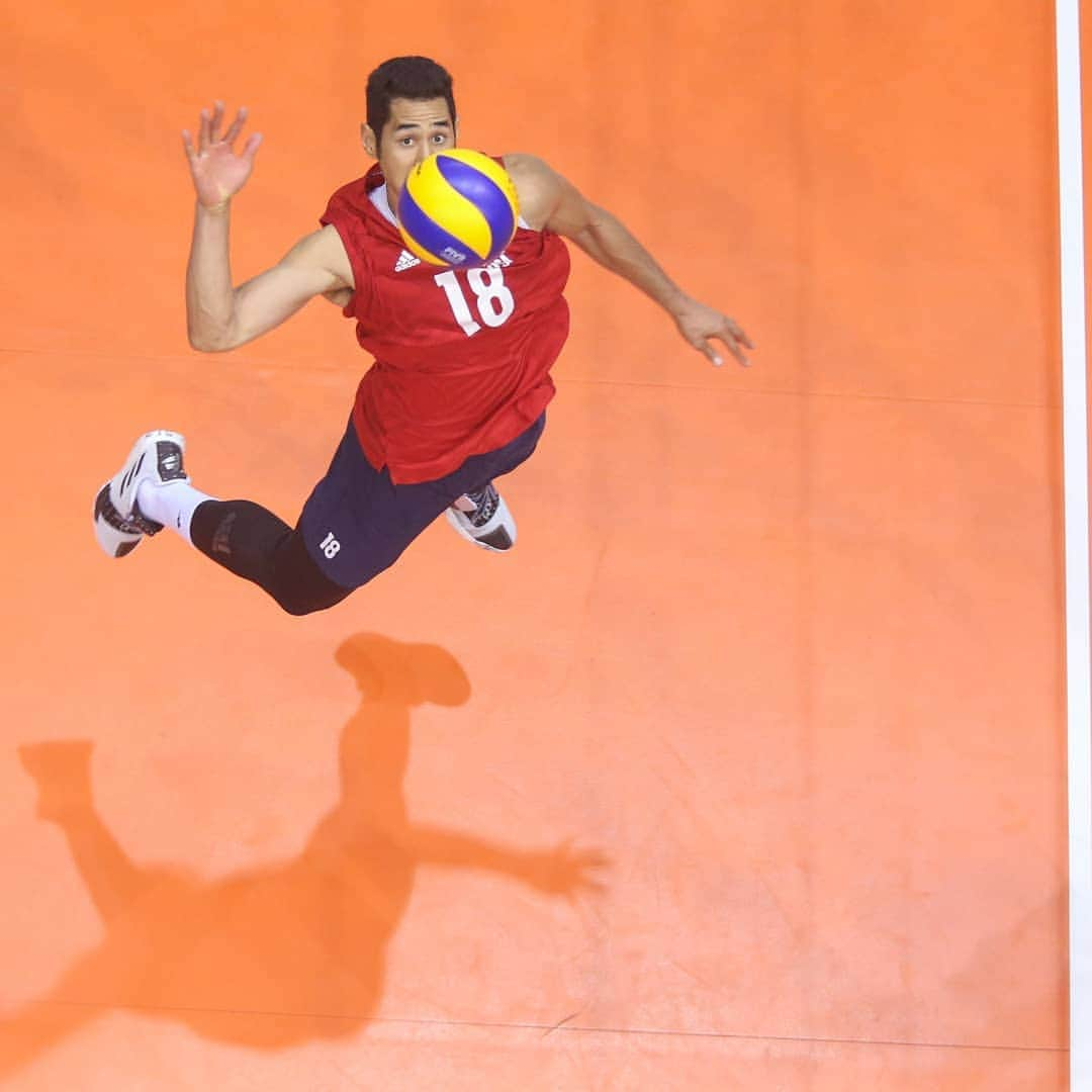 USA Volleyballさんのインスタグラム写真 - (USA VolleyballInstagram)「The U.S. Men 🇺🇲 fell to Bulgaria🇧🇬 on Friday, 3-1 in the FIVB #VNL. They will play Serbia 🇷🇸 on Saturday at 7a PT. --- 📺 The match will be shown live on the Olympic Channel and re-air at 1p PT on NBC.」6月29日 14時26分 - usavolleyball