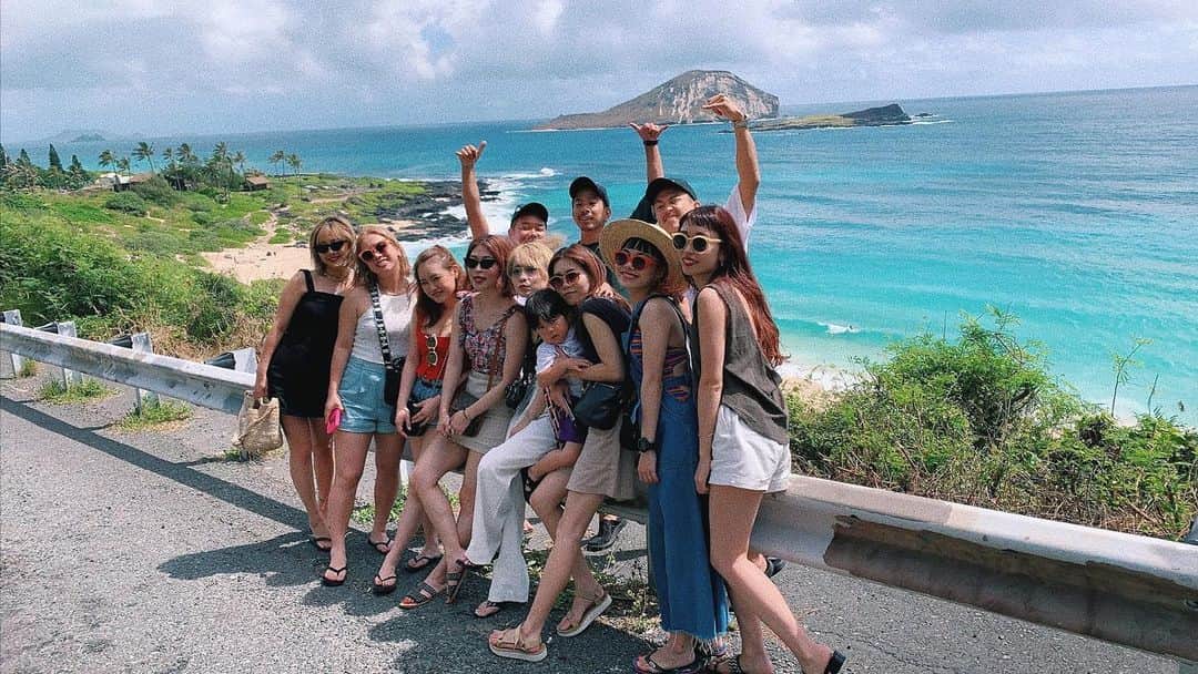 sayocoのインスタグラム：「The Week has ended in Hawaii🌴🌊🌈 ・ ・ 楽しすぎるハワイでの旅が終わって 日本に到着しました😭👐 まだちょっと現実受け止められない。。笑 ・ ・ 最終日は晴れてみんなでバス旅出来て とっても楽しかった〜〜🥺💖 景色最高！！！ ・ ・ #Hawaii#hanauma#sayo_trip#ハワイ旅#ハナウマ湾」