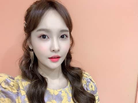 ハ・ウンジンのインスタグラム：「아기다리고기다리던🍑」