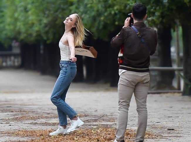 E! Onlineさんのインスタグラム写真 - (E! OnlineInstagram)「He’s a sucker for her: We're prepping for #TurnerIntoAJonas by going out there and finding ourselves a Joe Jonas and not settle for anything less. (📷: Neil Warner/MEGA/Instgram)」6月29日 15時21分 - enews