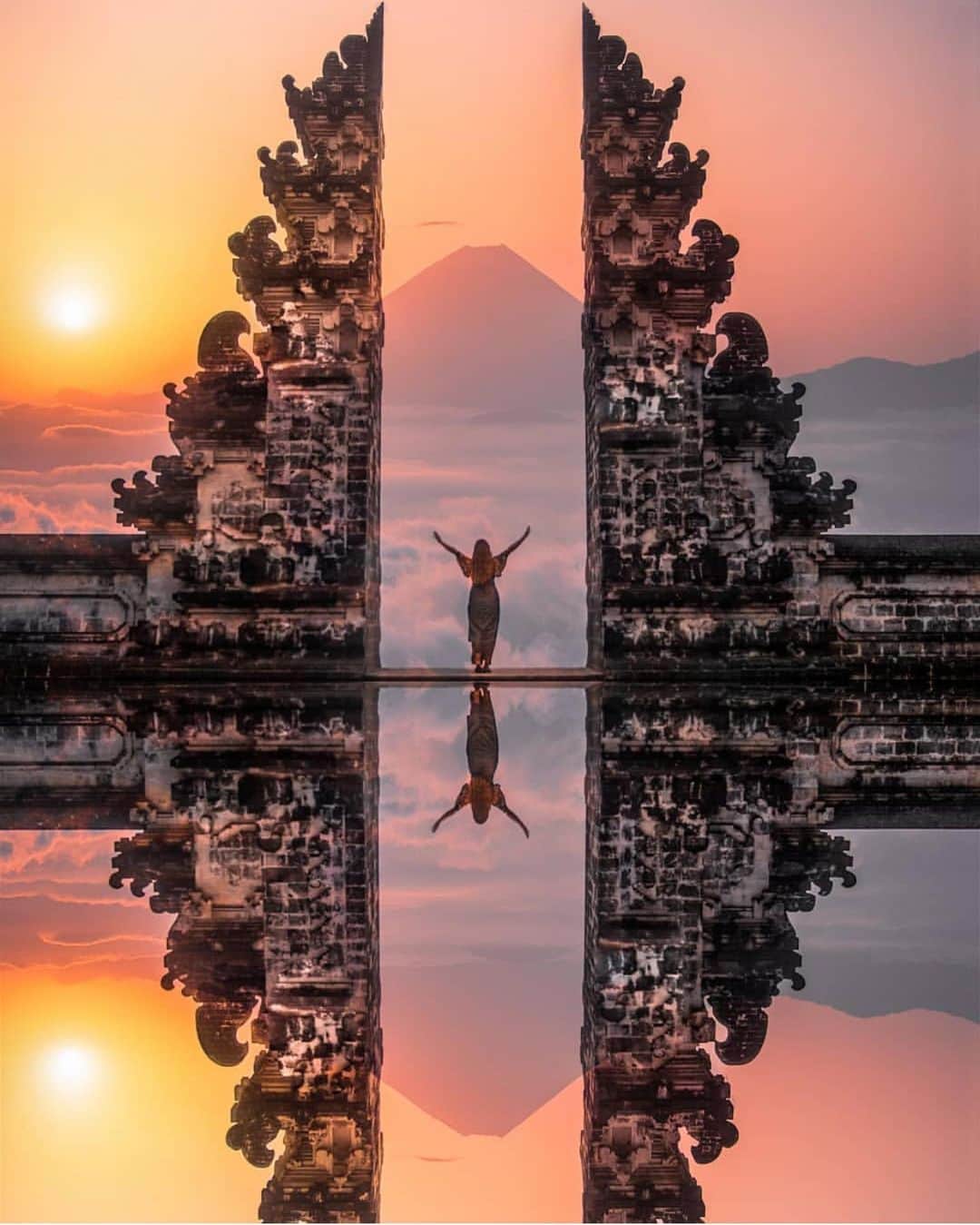 Earth Picsさんのインスタグラム写真 - (Earth PicsInstagram)「Heavens Gate, Pura Lempuyang Temple in Bali Indonesia 🇮🇩 by @renzcepres」6月29日 15時39分 - earthpix