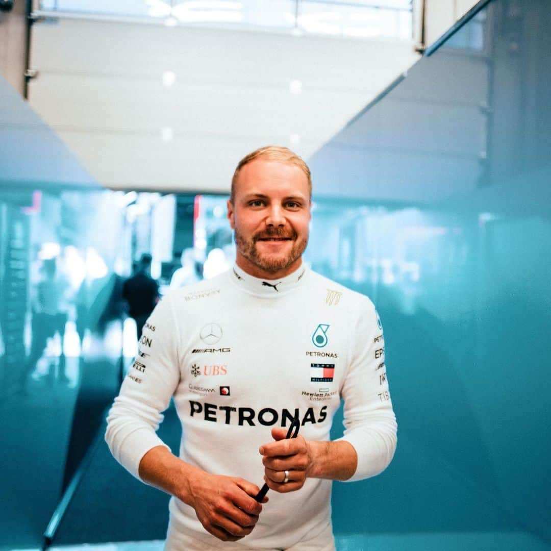 MERCEDES AMG PETRONASさんのインスタグラム写真 - (MERCEDES AMG PETRONASInstagram)「New day. New challenge. BRING ON QUALI! 💪 #AustrianGP • #MercedesAMGF1 #Mercedes #F1 #VB77 #Quali #PETRONASmotorsports」6月29日 15時41分 - mercedesamgf1