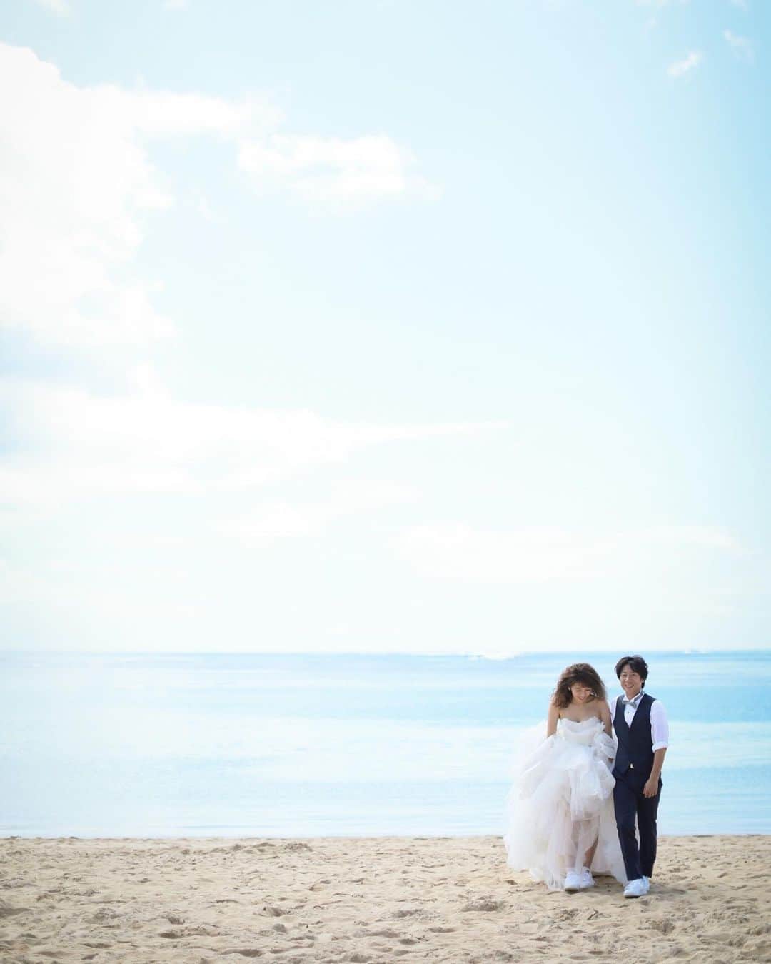 林弓束さんのインスタグラム写真 - (林弓束Instagram)「きのうで結婚式から早２ヶ月経ちました👰💍 結婚式前に撮った前撮りの写真も、ちょこちょこ載せていこうかと思います😊 これはハワイでハワイのカメラマン @kanaephotos さんに撮ってもらいました✨」6月29日 15時45分 - hayashiyuzuka