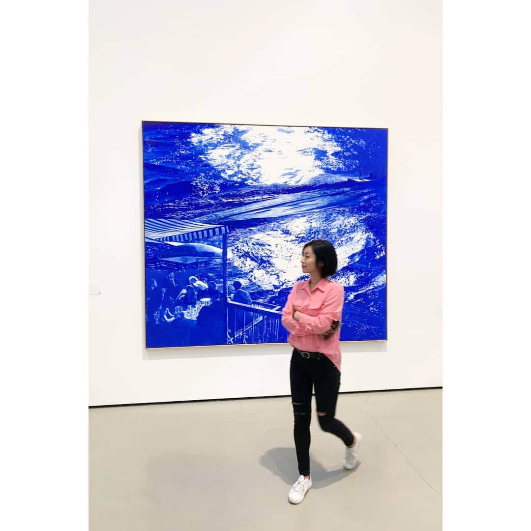 パン・ソヨンさんのインスタグラム写真 - (パン・ソヨンInstagram)「. The Broad 💙 #파랑파랑#iloveblue#marktansey #thebroadmuseum#la」6月29日 15時57分 - banso