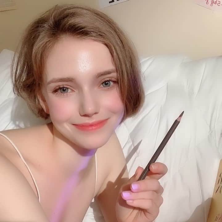 Chuuのインスタグラム：「주말메이크업도 하드피니쉬로 스타트✨✨ #하드피니시우드펜슬아이브로우 @beige_chuu」