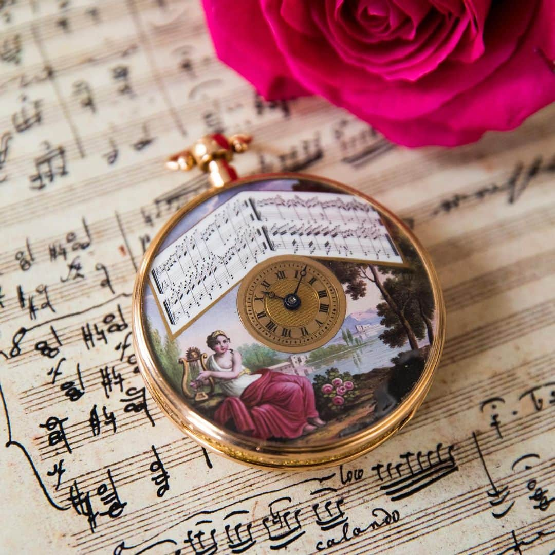 サザビーズさんのインスタグラム写真 - (サザビーズInstagram)「The Sound of Music 🎵: Almost 200 years old, this exceptional gold quarter repeating musical watch comes from the Masterworks of Time collection to be offered by @SothebysWatches – one of the finest pocket watch collections remaining in private hands.  While musical watches during this period were not unusual, this piece stands with its miniaturised version of a music score, delicately enamelled on the dial. Probably created by Piguet & Meylan c.1810, the polychrome enamel painted dial also depicts a female figure strumming a lyre beside a lake, bathed in dreamy hues of pink and purple.  On display now in our New Bond Street galleries, this charming piece will be offered on July 2 at part of the George Daniels, Visionary sale – the first of four auctions dedicated to this magnificent collection.  #SothebysWatches #MasterworksofTime #pocketwatch」6月29日 16時02分 - sothebys