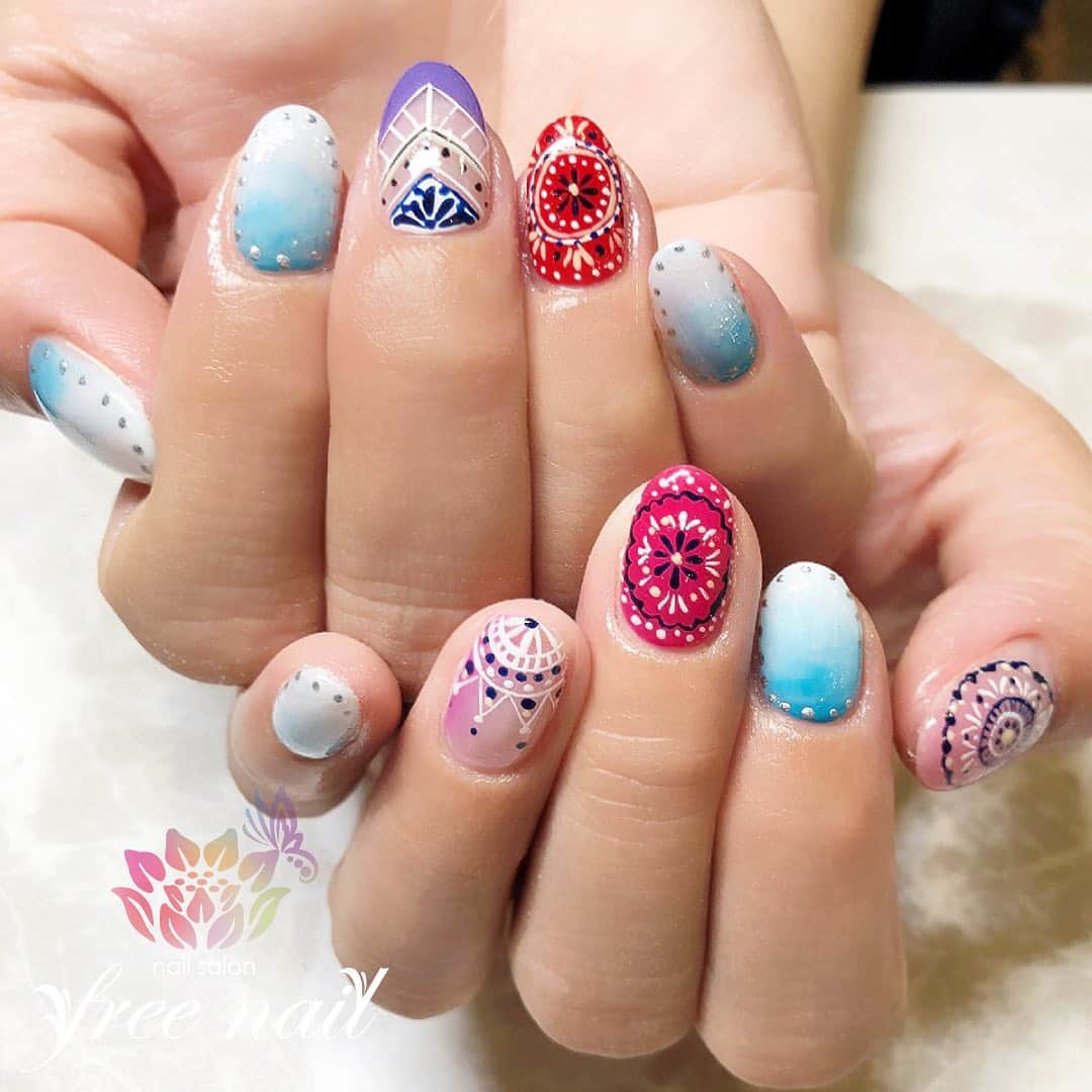 free nail フリーネイルのインスタグラム：「. お客様ネイル💅🏻🌺✨ . バンダナネイル🌜✨ . ショートネイルに可愛いデザイン💗✨ . ご来店ありがとうございました🙇🏻‍♀️🙇🏻‍♀️🙇🏻‍♀️💗 . #ネイル #フリーネイル #ネイルアート #ジェルネイル #ネイルサロン #大阪ネイルサロン #ネイルデザイン #ネイルチェンジ #バンダナネイル #手書きアート #タイルネイル #タイダイネイル #ピンクネイル #ブルーネイル #デザインネイル #シンプルネイル #トレンドネイル #おしゃれネイル #夏ネイル #美甲 #日式美甲 #summernails #nailsart #nailsalon #nailsdid #newnails #newnail #freenail」