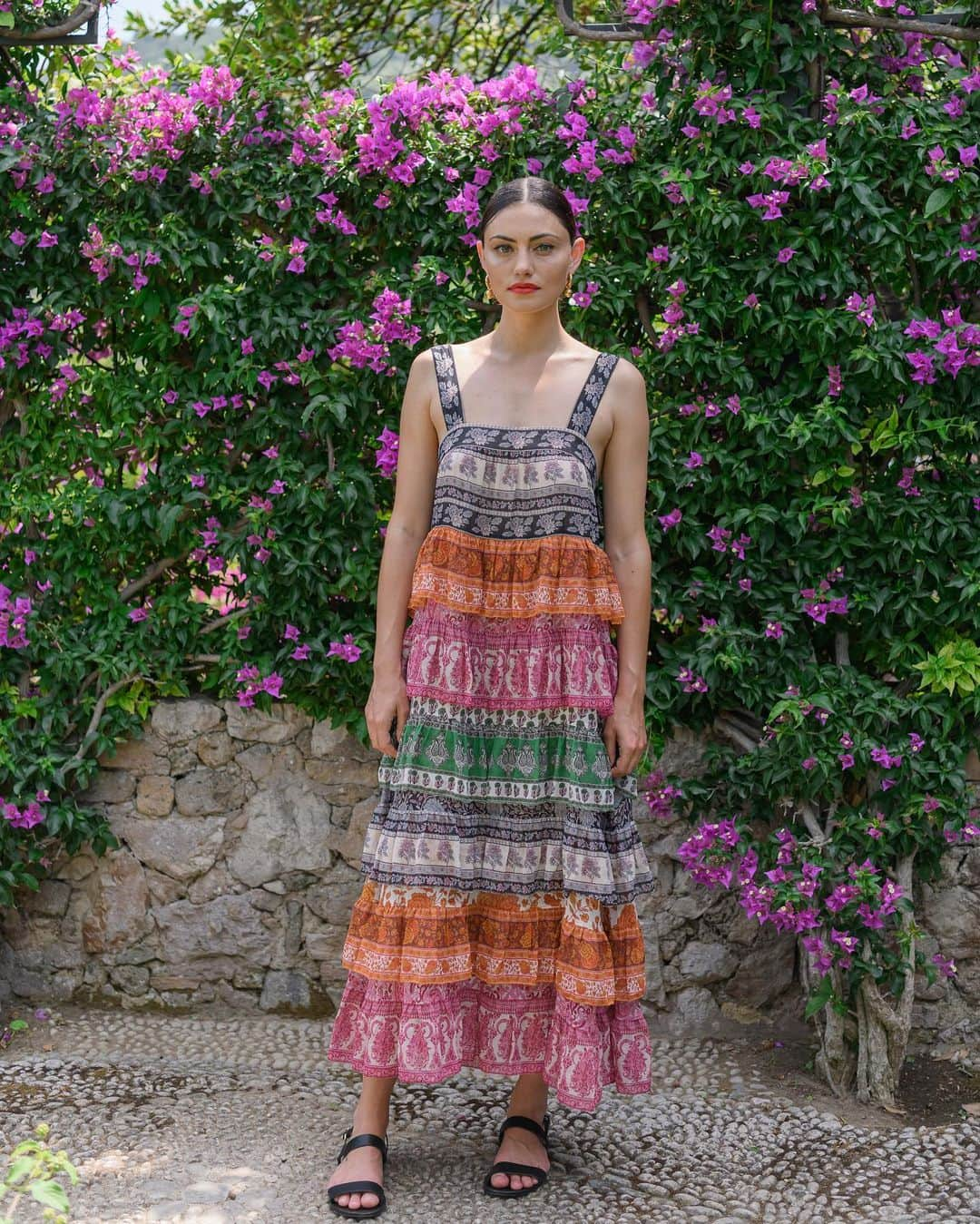 ジマーマンさんのインスタグラム写真 - (ジマーマンInstagram)「Amore: @phoebejtonkin wears the Amari Tiered Dress to our lunch at Villa Bismarck. #ZimxCapri #Summer19 #ViaVittoriaEmmanuel30 #🇮🇹🍋」6月29日 16時23分 - zimmermann