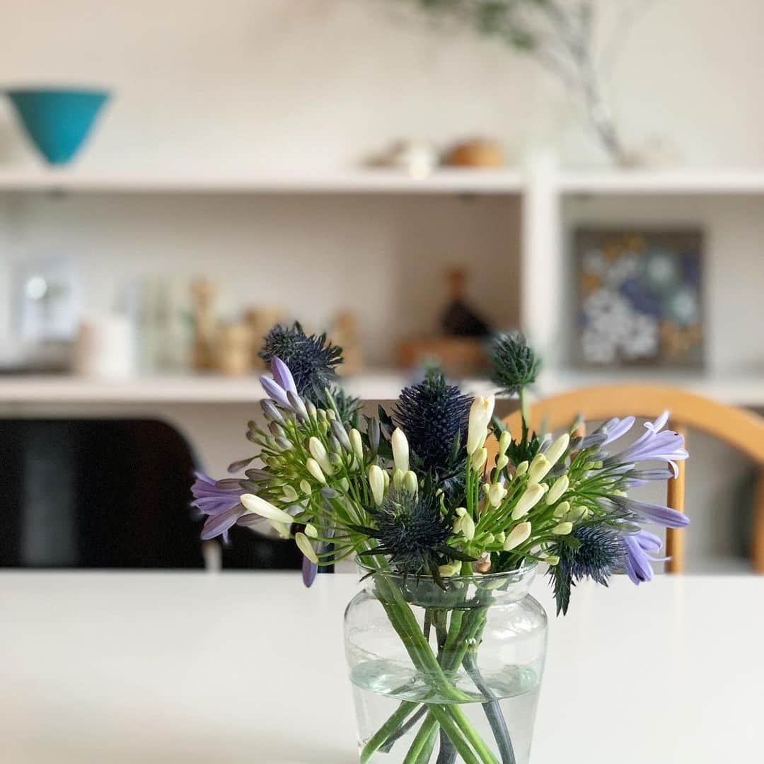 佐藤友子さんのインスタグラム写真 - (佐藤友子Instagram)「週末の食卓の花。薄紫色の花たち。」6月29日 16時16分 - tomokosato_hokuohkurashi
