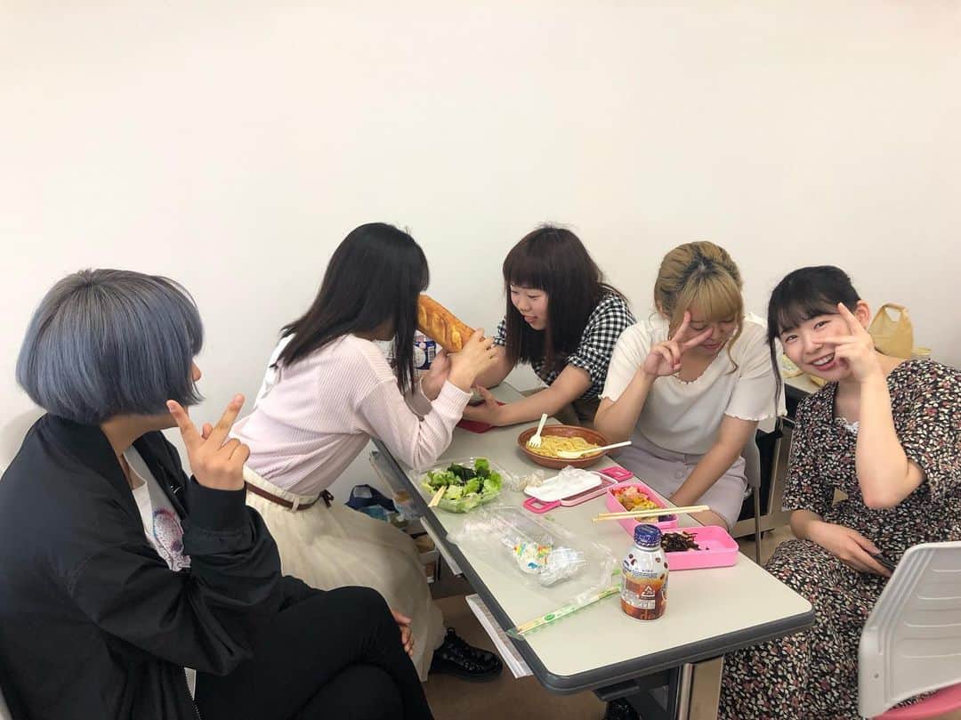 東京医薬専門学校さんのインスタグラム写真 - (東京医薬専門学校Instagram)「こんにちは。言語聴覚士科です！ 今日は学校がお休みなので、普段のお昼休憩の写真をお届けします！この日は教室でお弁当を食べました！ 毎日楽しく過ごしてます☺️ #東京医薬専門学校 #言語聴覚士科」6月29日 16時20分 - tokyo_iyaku