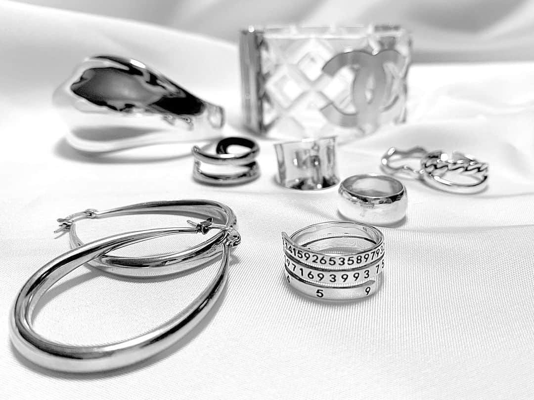 lve_xxxxのインスタグラム：「.﻿ .﻿ silver silver silver﻿ ﻿ お気に入りスタメン達﻿ silver熱は冷めぬ🤗﻿ ﻿ #silver #silveraccessory﻿ #accessory #silver925 ﻿ ﻿」