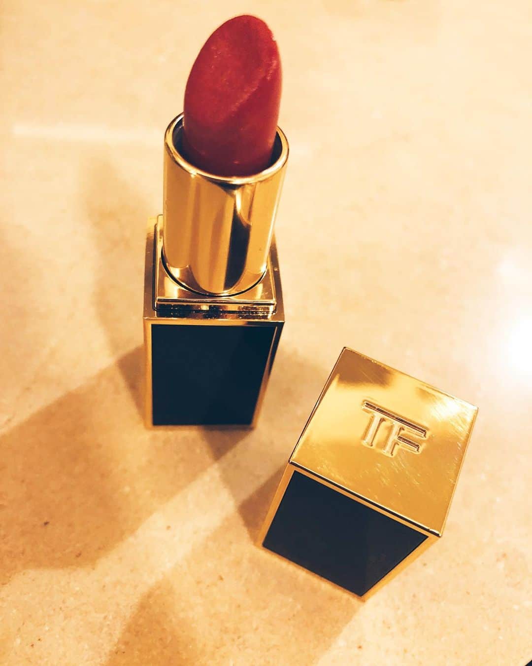 佐野友妃子さんのインスタグラム写真 - (佐野友妃子Instagram)「たまには赤lipなんか塗っちゃってお出かけしたいよね💃🏾💋❤︎ そんな気分っ❤︎ . なんか新しいlip欲しいな〜🥺 オススメありますか💋」6月29日 16時38分 - yukikosano1111