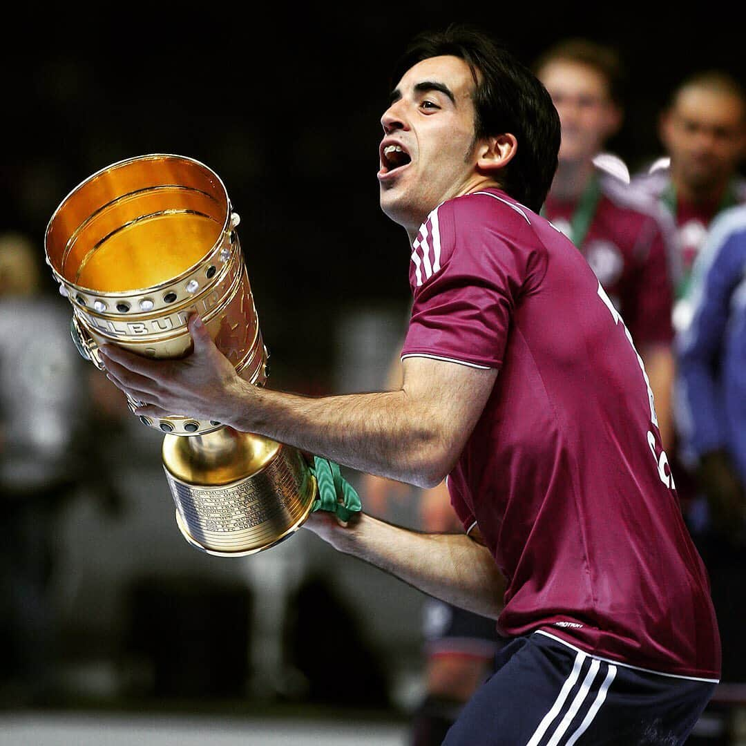 シャルケ04さんのインスタグラム写真 - (シャルケ04Instagram)「Happy birthday to our former midfielder an @dfb_pokal winner @josemanueljurado! He turns 3️⃣3️⃣ today! 🎉 🎊 🎂 . . #Schalke #S04 #Jurado #HappyBirthday #BirthdayBoy #Knappen #RoyalBlues #Football #Soccer #Futbol #🔵⚪️」6月29日 16時48分 - s04