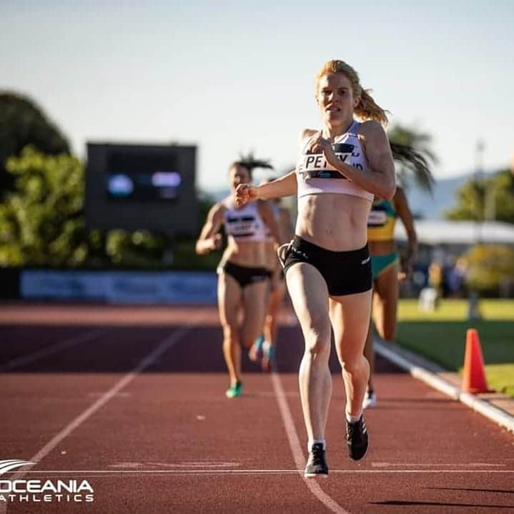 アンジェラ・ペティさんのインスタグラム写真 - (アンジェラ・ペティInstagram)「Thank you Townsville 🇦🇺 for the great competition! Home time ✈️🏡 #oceaniachamps #oac2019 #trackandfield #townsvilleshines 📷 @caseysims_」6月29日 16時44分 - angie_run800m