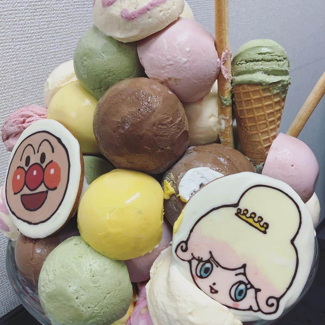 榮倉奈々さんのインスタグラム写真 - (榮倉奈々Instagram)「アイスの山🍨❤️🧡💛💚💙💜 いつ映画館にいこうかなぁ 楽しみです😊」6月29日 16時46分 - nana_eikura